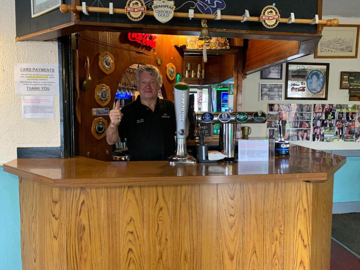 The Lion Brewery Hotel Ash  Buitenkant foto