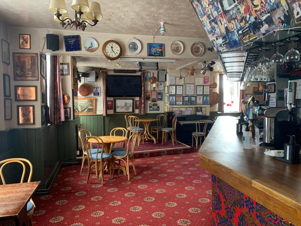 The Lion Brewery Hotel Ash  Buitenkant foto